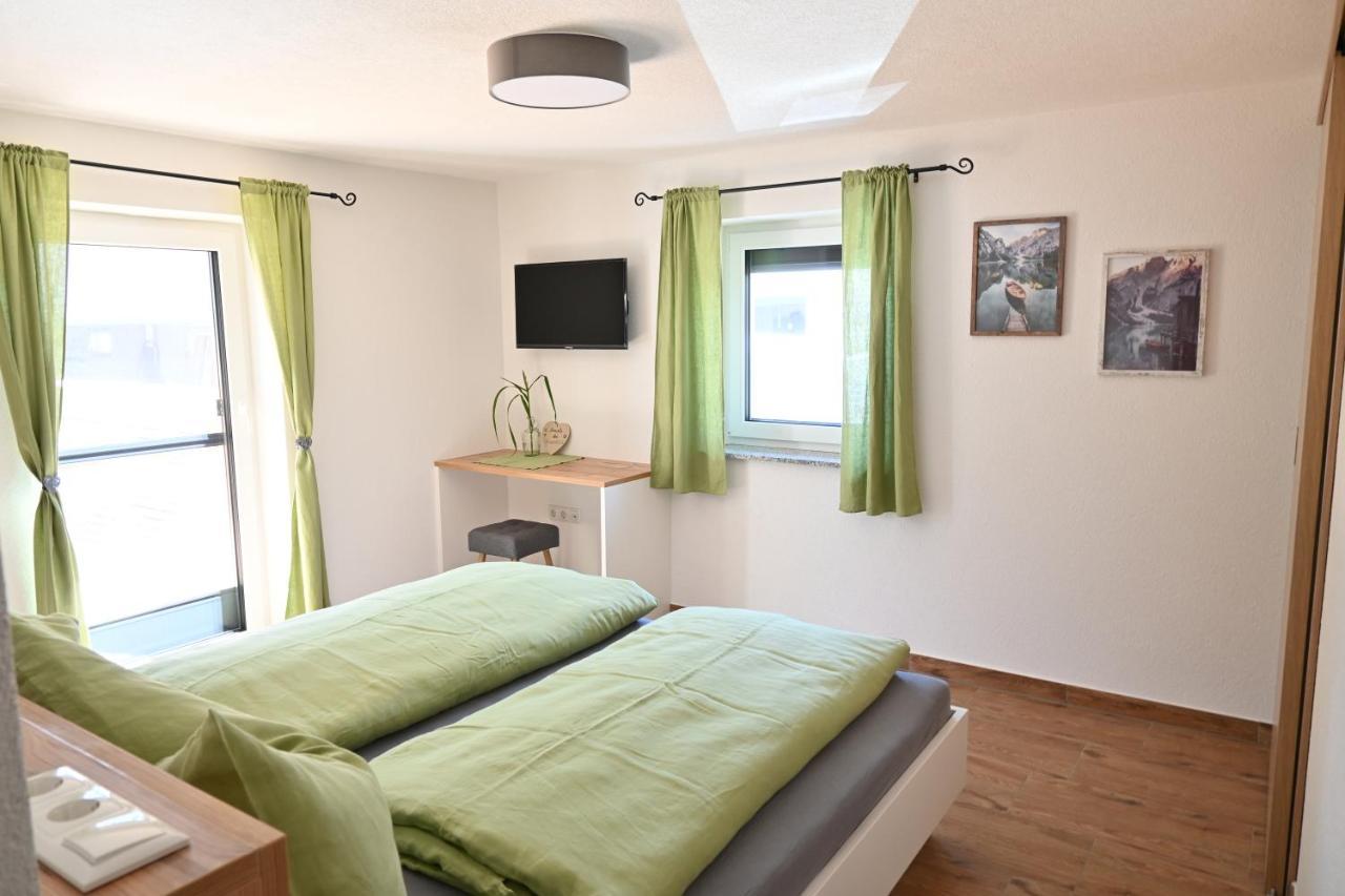Biohof Auinger, Der Tiererlebnishof Apartment Aurach am Hongar Exterior foto